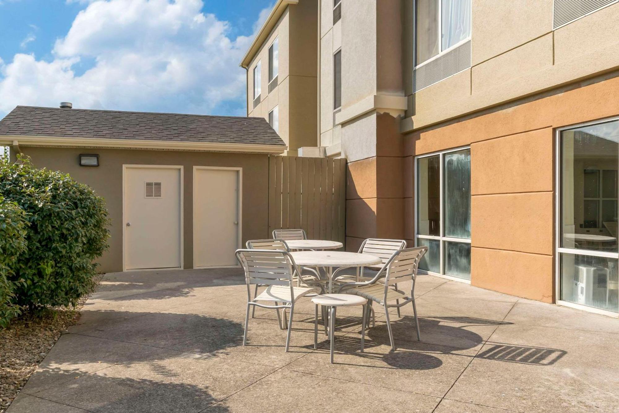 Comfort Inn & Suites Berea Exterior photo